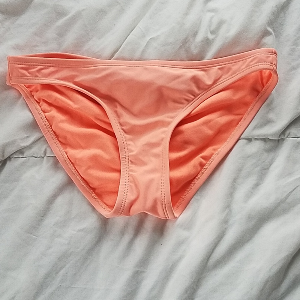 Cheeky bikini bottow